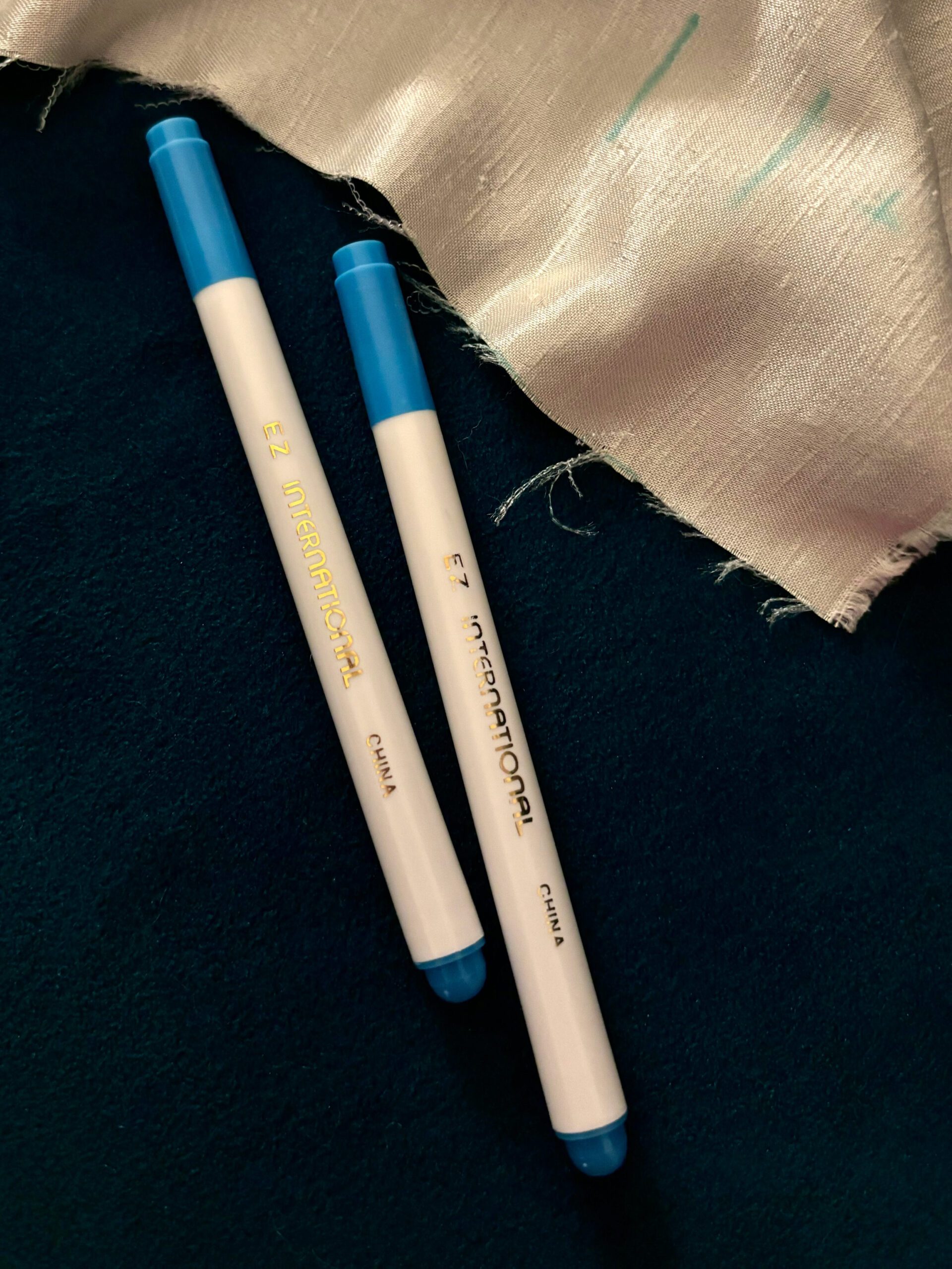 A blue colored fabric marking pen that washes off easily with water even after ironing and washing.